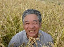 笑顔の石山範夫さん